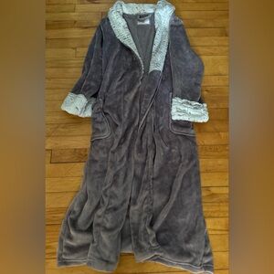 Womens robe size large!